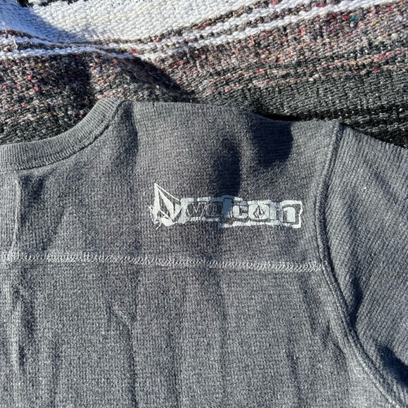 VOLCOM GRAY THERMAL KNIT LONG SLEEVE LOGO GRAPHIC MENS SHIRT SIZE SMALL - Picture 5 of 6
